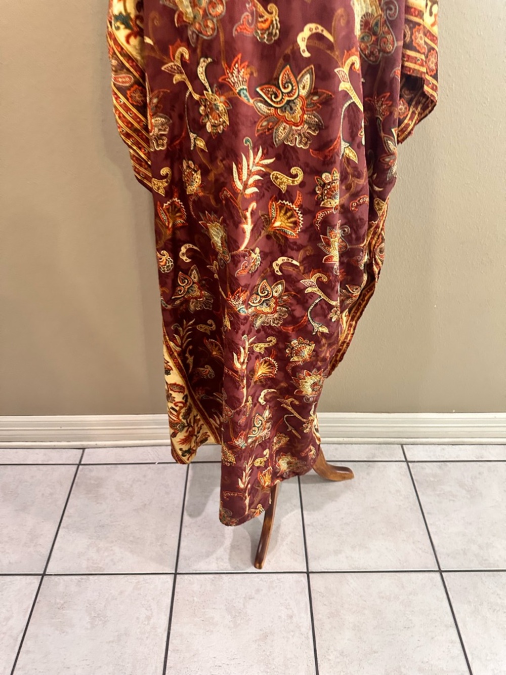 Simply Basic Vintage Boho Paisley V-Neck Kaftan in Burgundy Gold One Size - Picture 4 of 16